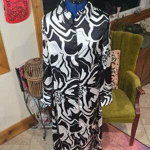 Harlow & Rose Black and White Floral Long Sleeve T-shirt Button-down Dress